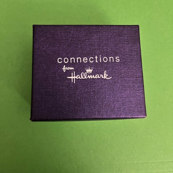 Hallmark Connections. Beautiful blue with white snow flakes charm. - Picture 3 of 4